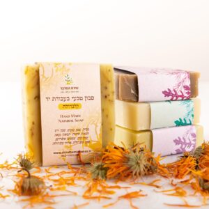 Pack of 4 soaps in a variety of scents and colors